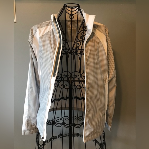 Ladies golf jacket - Picture 2 of 11